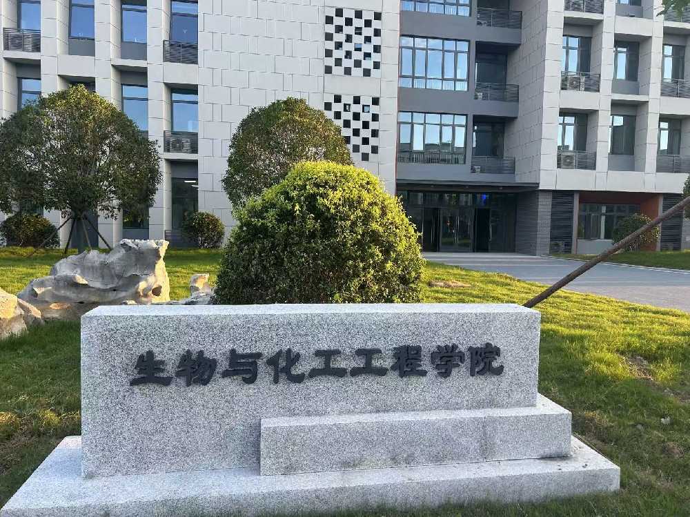 武陵源区扬州职业大学体育场高杆灯项目